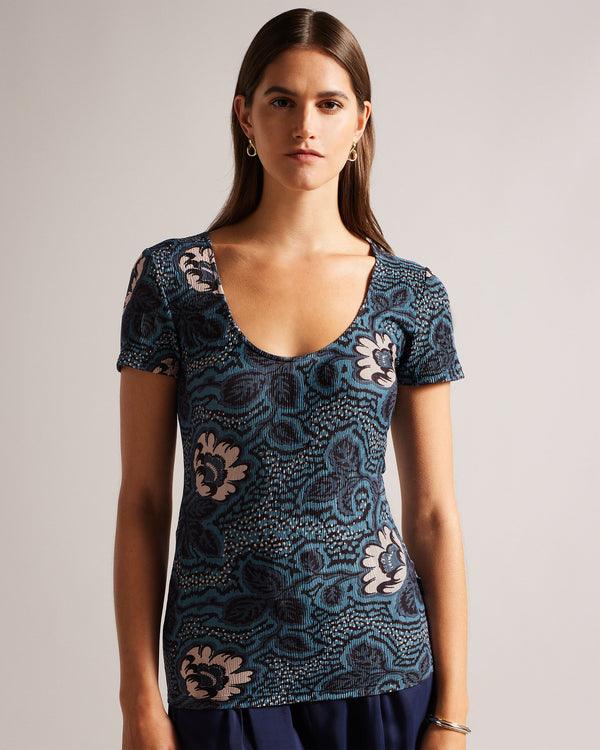 OZLOS-Tops-OZLOS is the perfect way to mix and match your favourite separates. With its short sleeves, scoop neck and graphic floral print, this top offers versatility without sacrificing style Fitted top Scoop neck Short sleeved Graphic floral print Textured fabric Amy is 5'9.5" / 1.77m and wears Navy in a Ted size 1- Ted Baker Romania